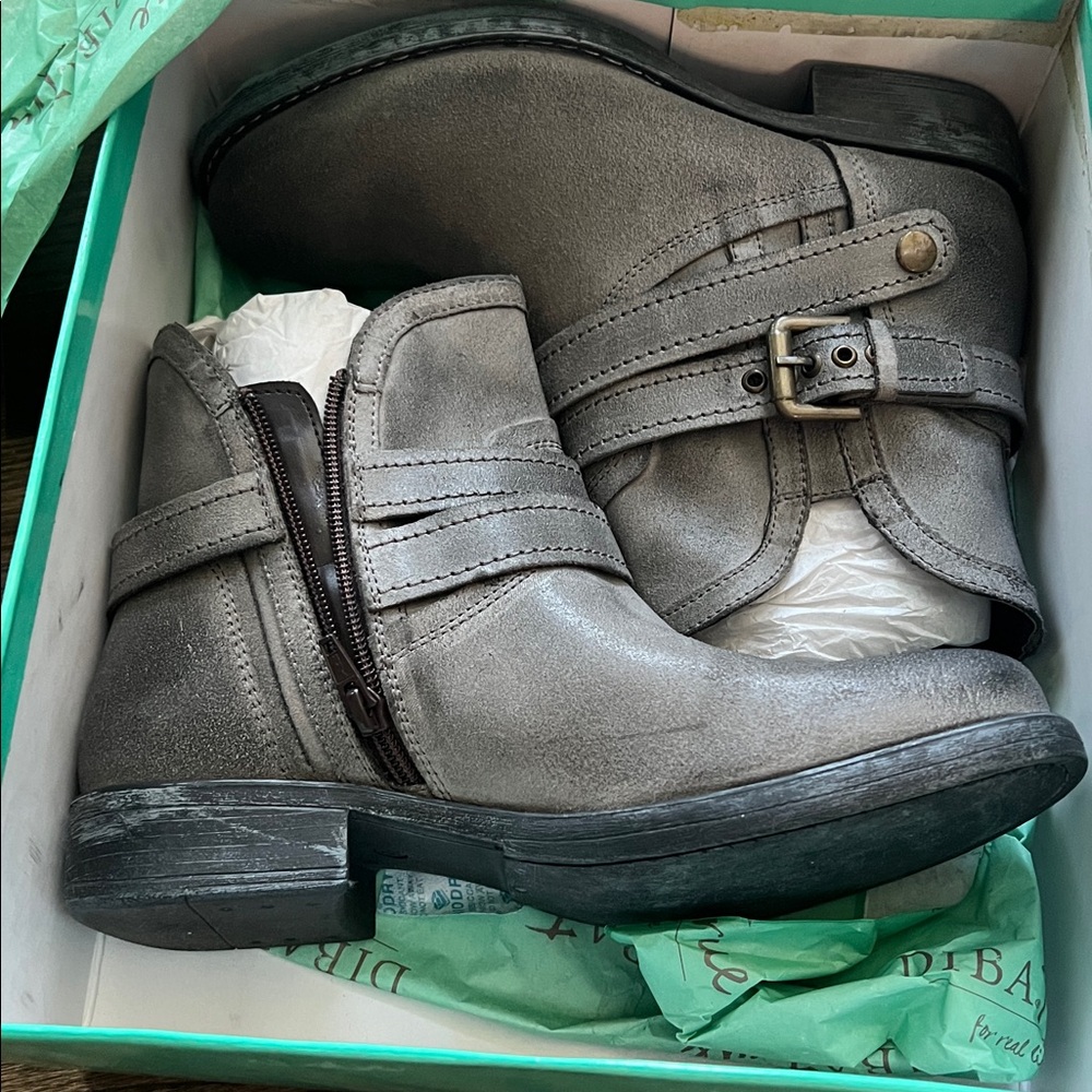 Diba True Gray Leather Ankle Boots, size 9.5, NIB